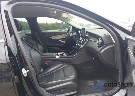 2016 Mercedes-Benz C 300 4Matic/Luxury 4Matic/Sport 4Matic z USA, uszkodzony, nr VIN 55SWF4KB7GU131449